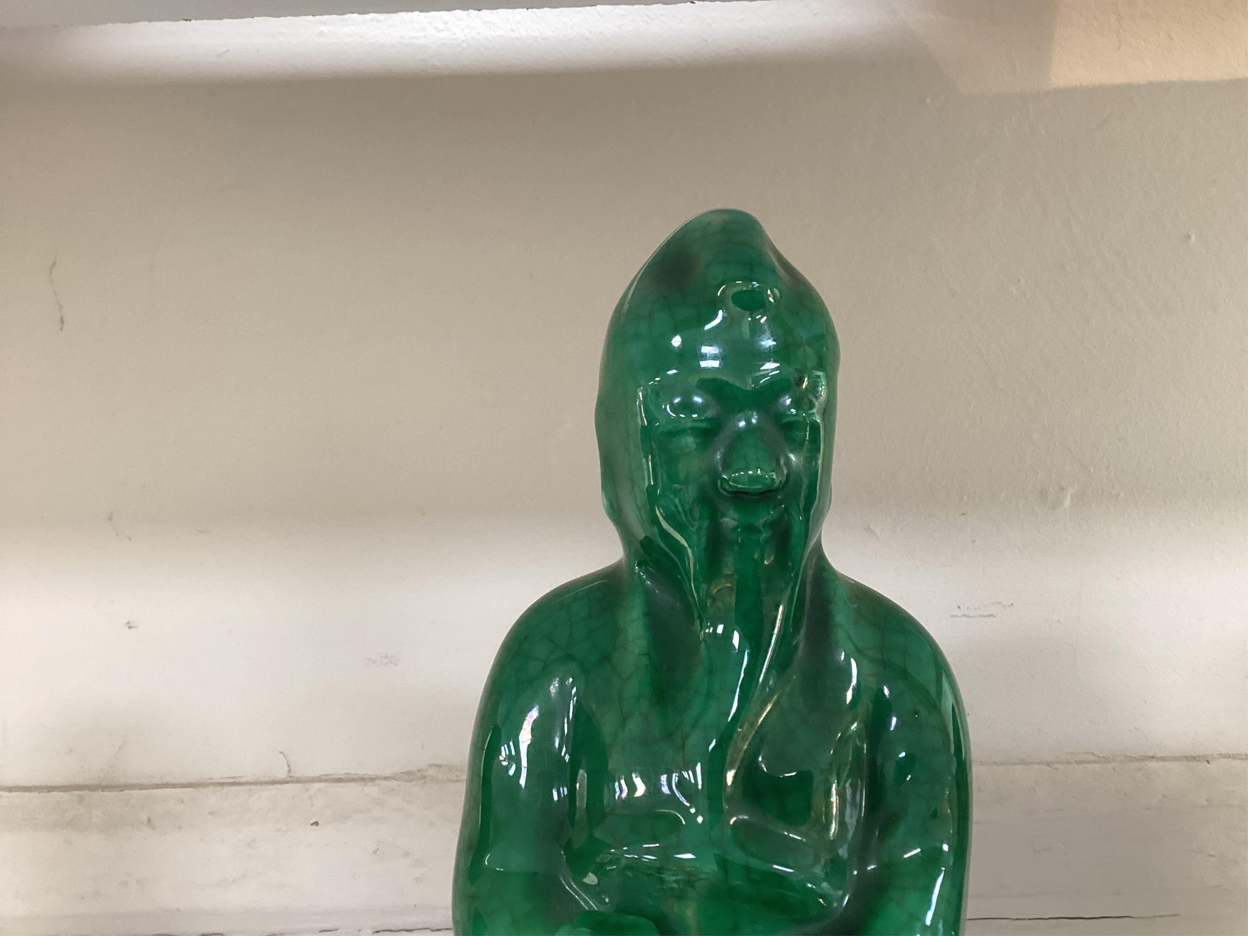 A Chinese green crackle-glazed figure of Shouxing, 18th/19th century